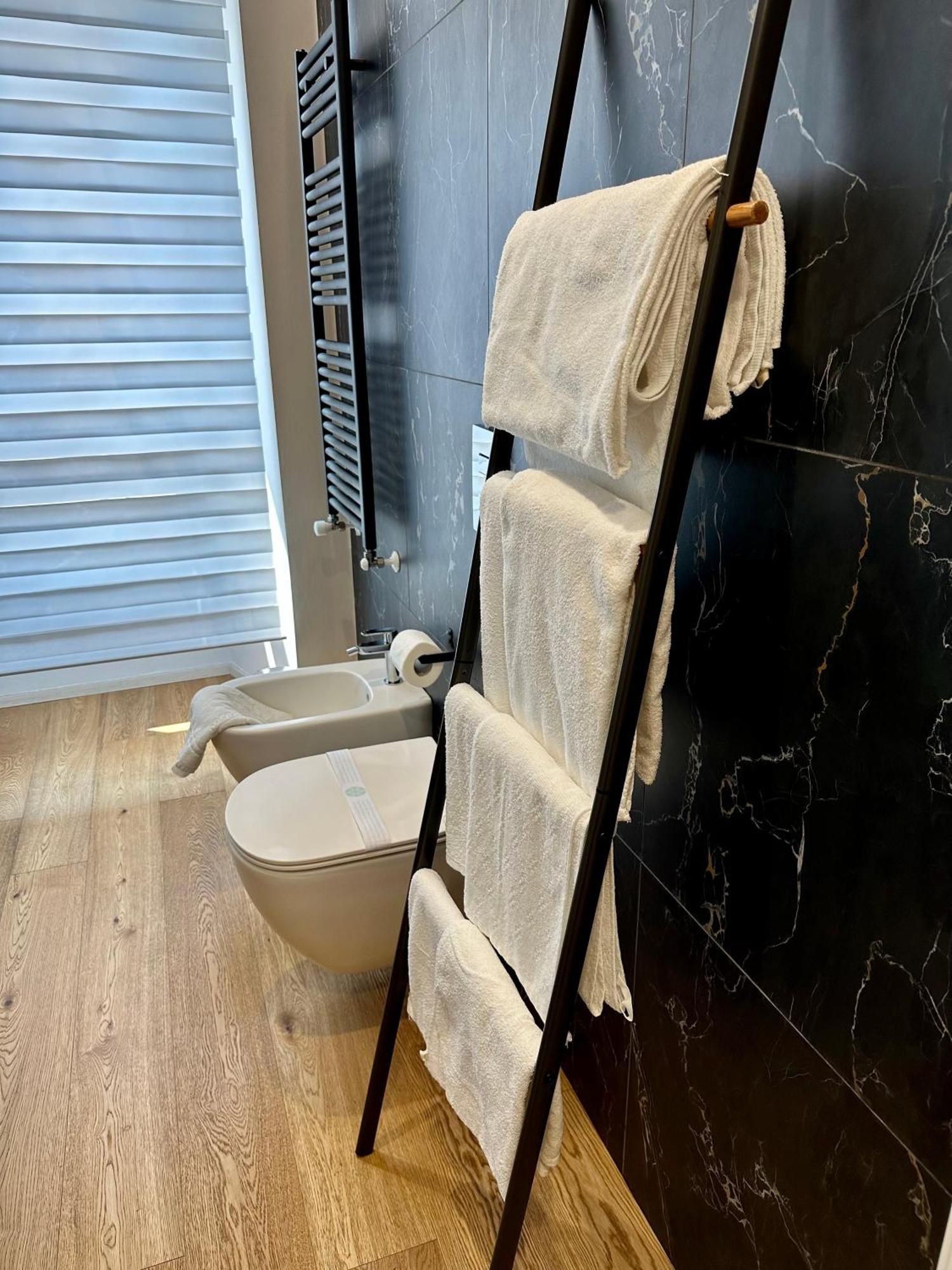 Lr Deluxe Apartments - Fondazione Prada - Metro M3 밀라노 외부 사진